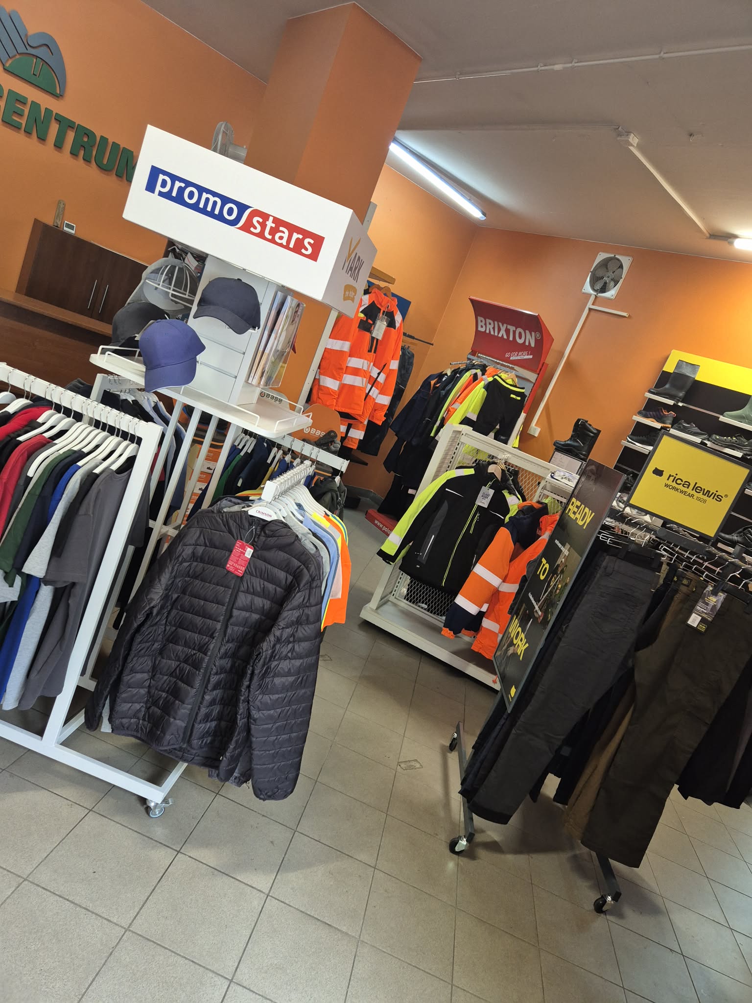 Wnętrze sklepu BHP Centrum we Włocławku